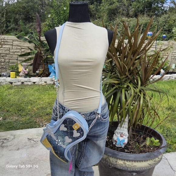 NWT BETSEY JOHNSON BLUE BOOT CROSSBODY 👢 - Picture 2 of 5